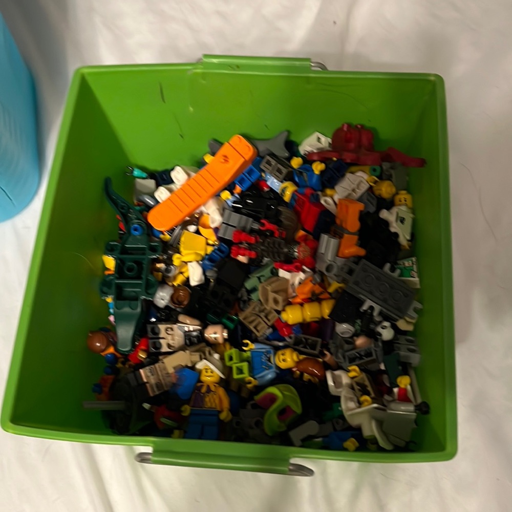 Lego figures and pieces used